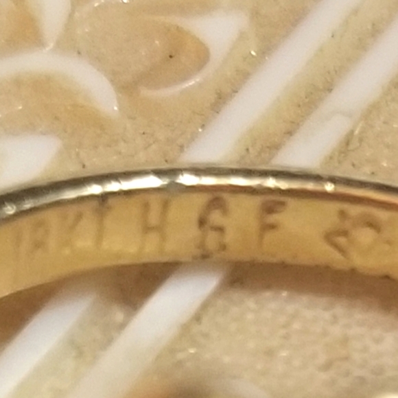 Vintage 18kt HGE yellow gold Purple Crystal Ring - Picture 3 of 10